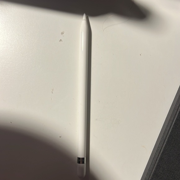 IPad 8th Generation with Keyboard Case and Apple Pencil - Picture 4 of 4